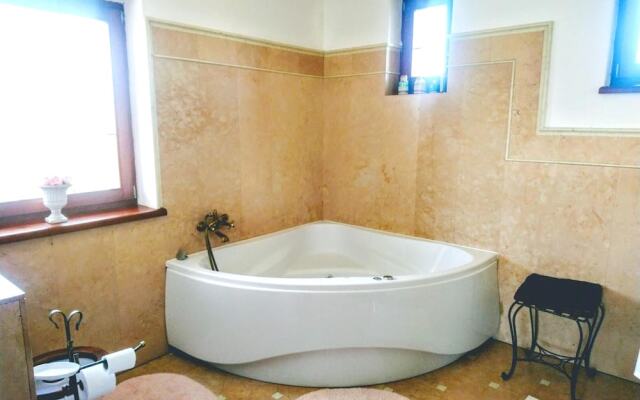 House With 3 Bedrooms in Šamorín, With Furnished Terrace and Wifi