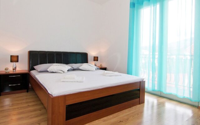 Upscale Apartment in Dalmatia With Terrace