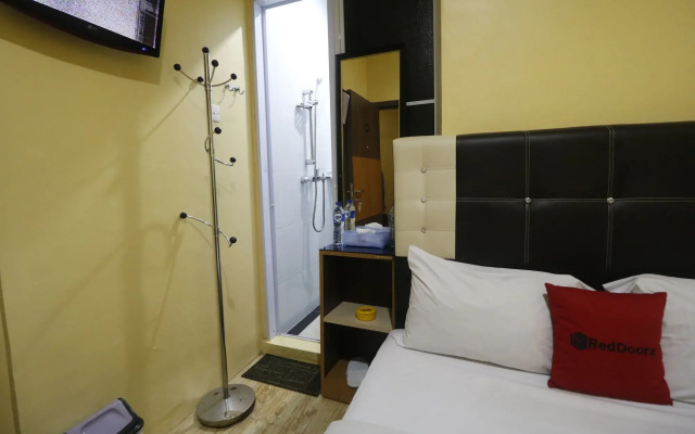 RedDoorz Plus near DC Mall Batam