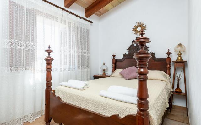 ES PUJOLS - Chalet with terrace in Campanet. Free WiFi