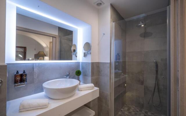 Eleven, Boutique luxury house & garden