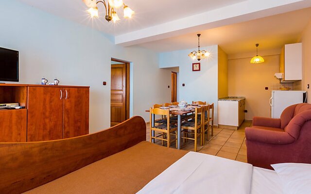 Apartment Delfin Karlobag 24994