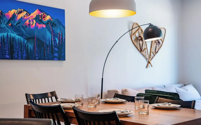 Rustic Retreat by Revelstoke Vacations