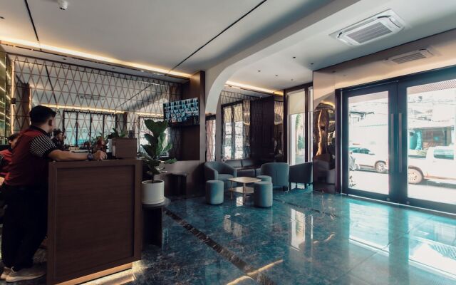 Riverside Hotel