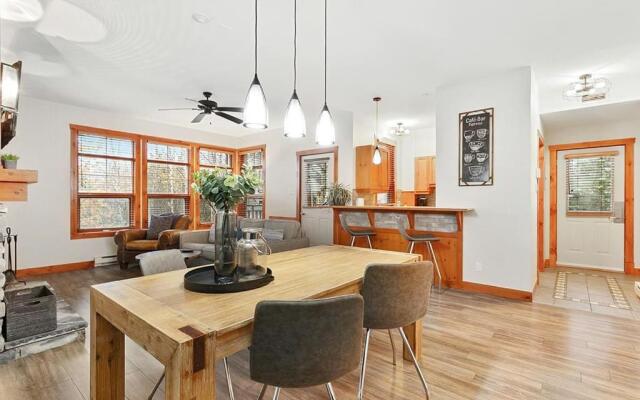Les Eaux 225-1 by Escapades Tremblant