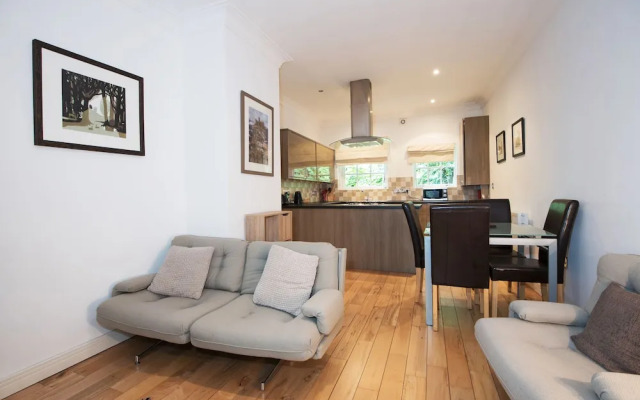 Apartment 4 The Grove