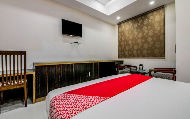 OYO 18542 Petals Inn