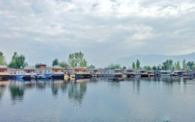 New Bul Bul Group Of Houseboats