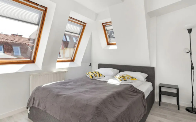 Sunny Apartment With Parking by Renters