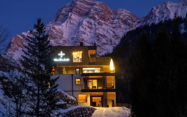 Aois 4 Elements suits