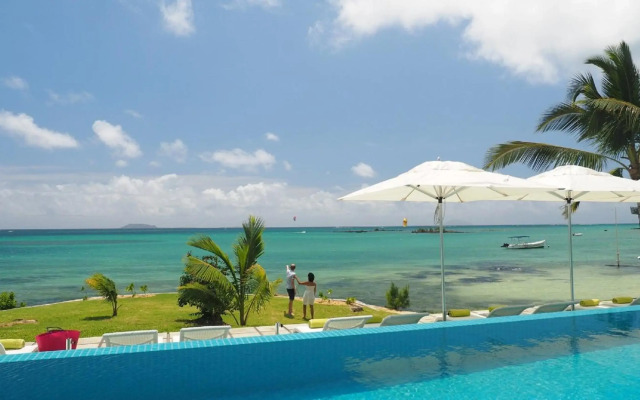 Myra Seafront Suites with Lov