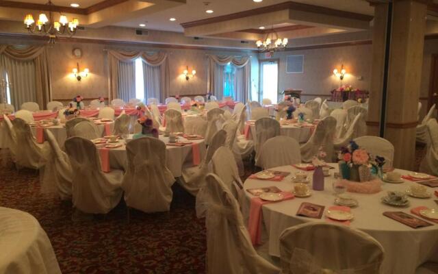 Coshocton Village Inn and Suites