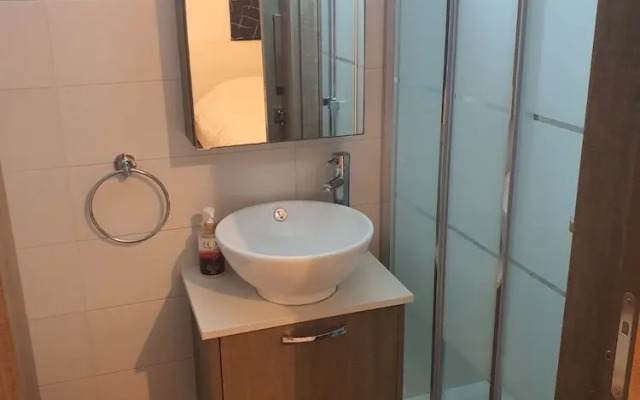 Immaculate 2-bed Apartment in Larnaca