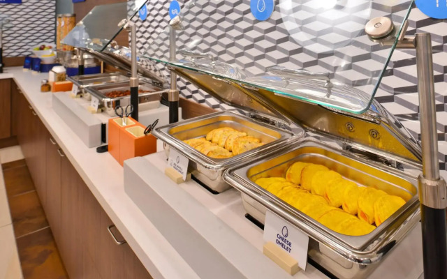 Holiday Inn Express Hotel & Suites Winnie by IHG