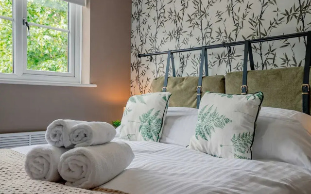 Host Stay Hales Orchard
