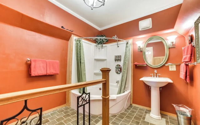 Downtown Yankton Suite: Walk to Restaurants!