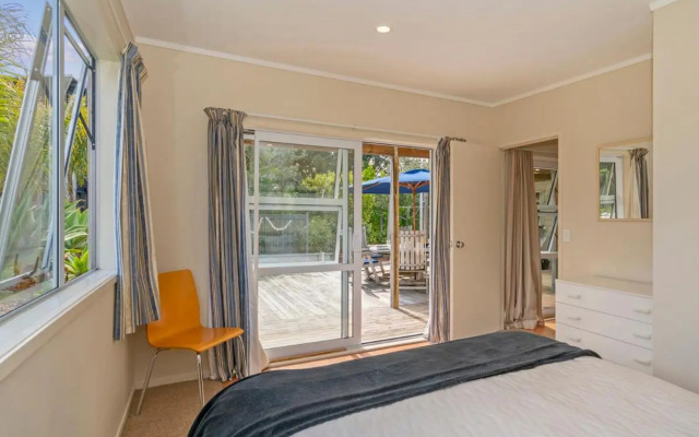 Oysters Retreat - Cooks Beach Holiday Home