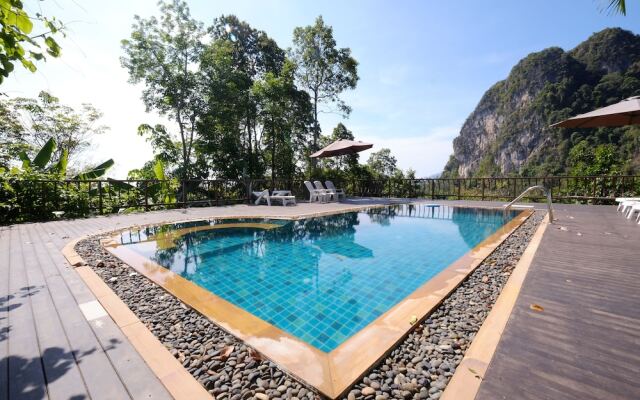 Barefeet Heaven Hill Naturist Resort