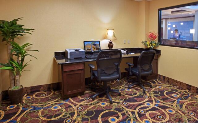 Holiday Inn Express & Suites Waller - Prairie View, an IHG Hotel