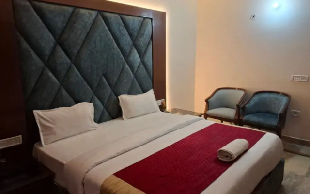 Hotel Saket  Prayagraj AC Room