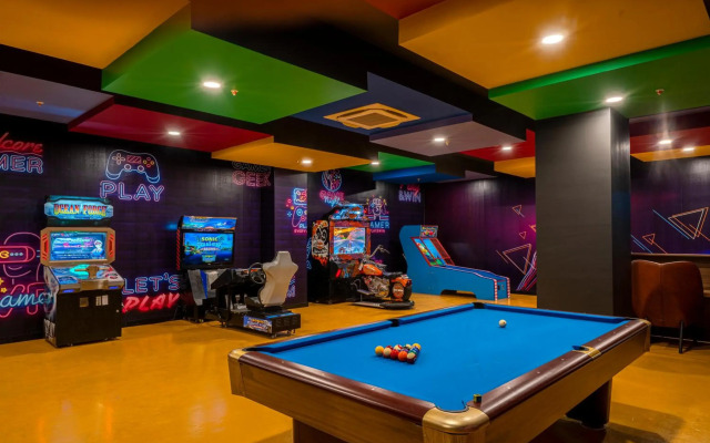 Arnor De Luxe Hotel