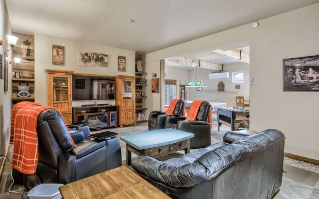 Mountain Getaway Cabinhot Tub & Pool Table4bd