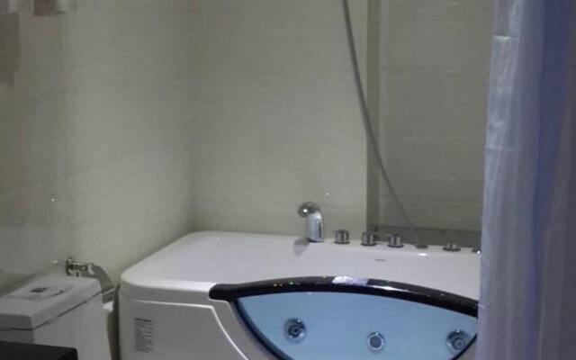 Yadanar Theingi Hotel