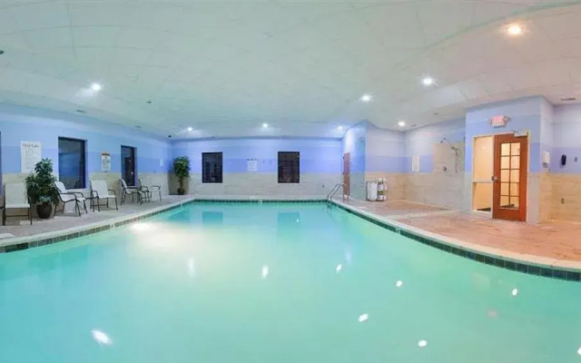 Holiday Inn Express & Suites Westfield