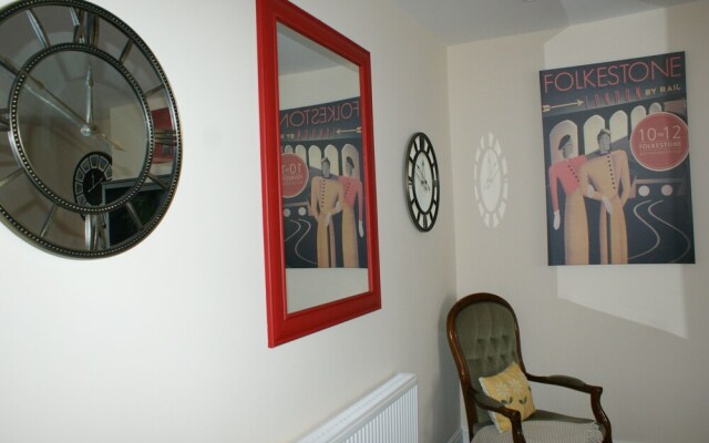 10 to12 Folkestone Bed  Breakfast