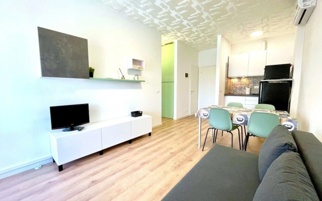 Apartment With Private Patio
