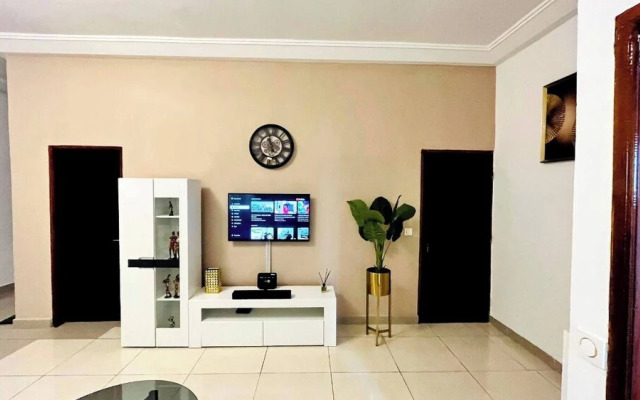 Medo's Luxury Houses - Large Studio