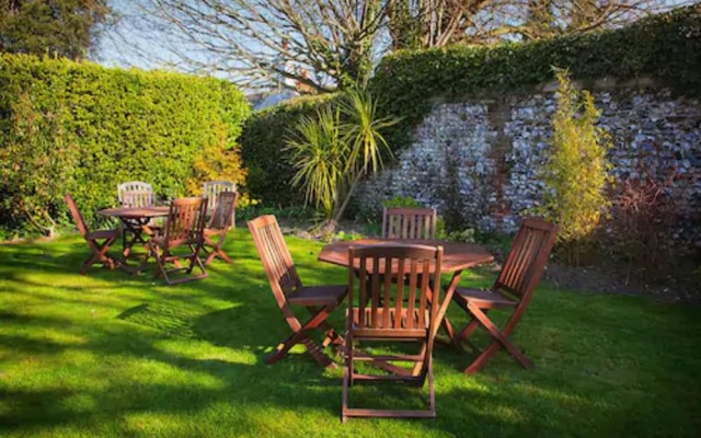 The White Cliffs Hotel