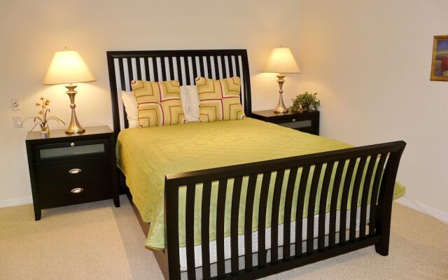 Unique Waterfront Home With Pool, spa and Guesthouse