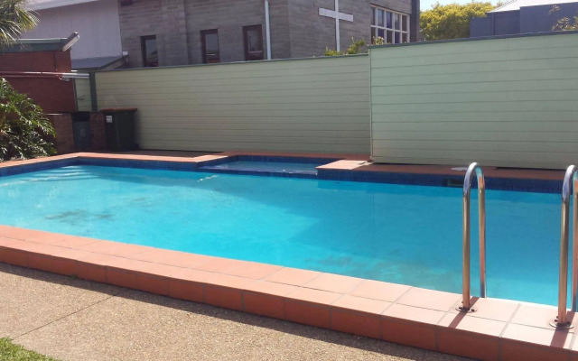 Shifting Sands Motel