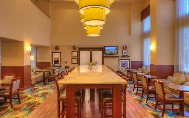 Hampton Inn & Suites Ontario