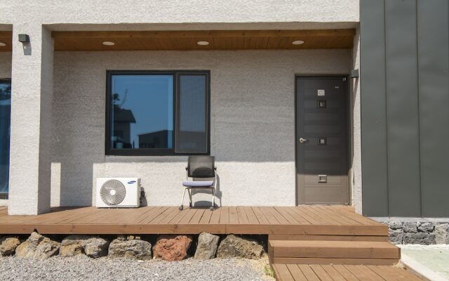 On The Stone Guesthouse 1 - Hostel