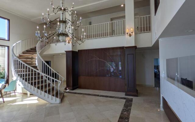 Brookhurst Plaza Inn