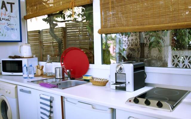 Flatguest Glass House