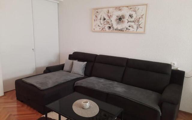 Apartments Rose Loboja