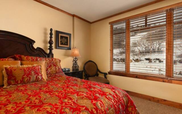 Canyon Base Condos by Lespri