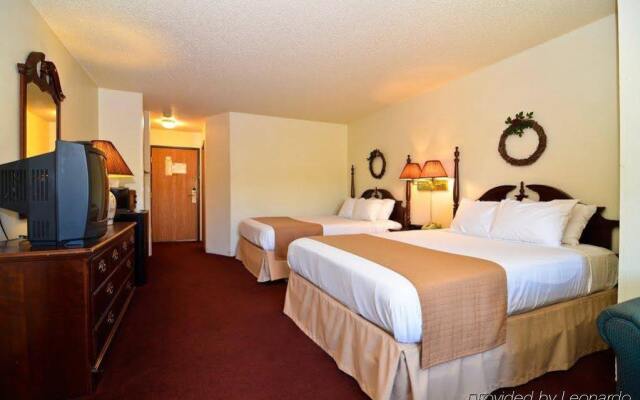Super 8 Williamsburg/Amana Colonies Area