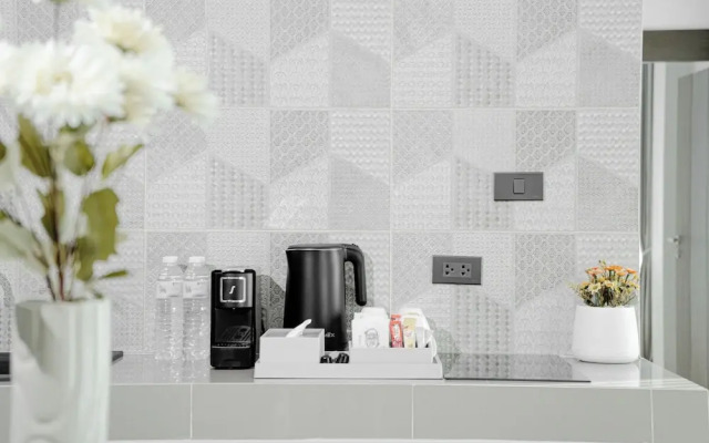 The Horizon Groove Hotel