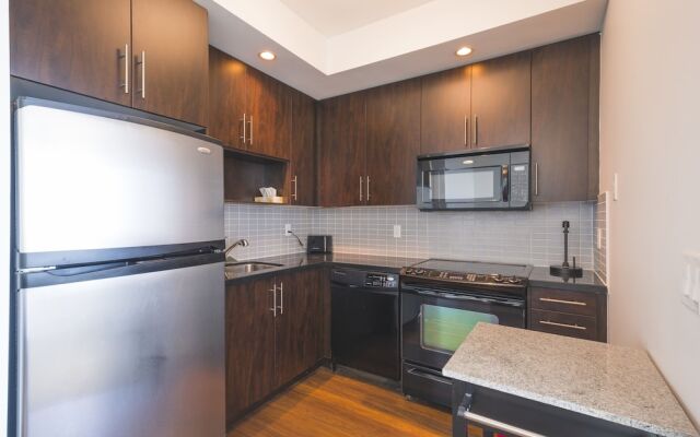 Stunning Suites Luxurious Downtown Condo