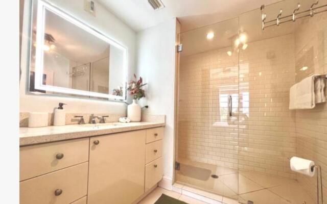 Carlyle Hotel Ocean Dr South Beach 2 Bedroom Luxury Apartment