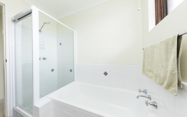 Lakeshore Lodge unit 11