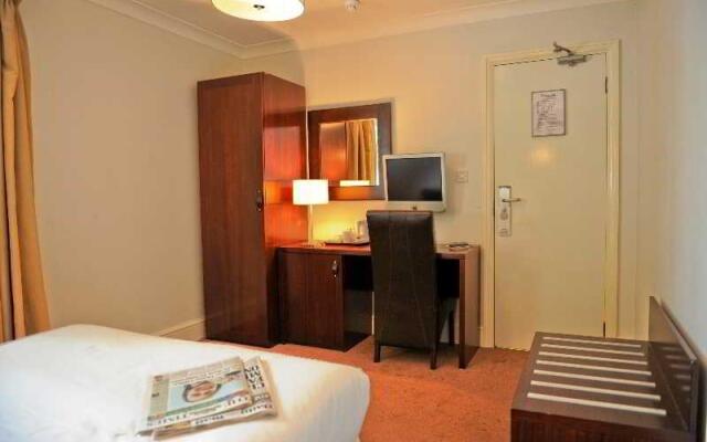 Raglan Hotel