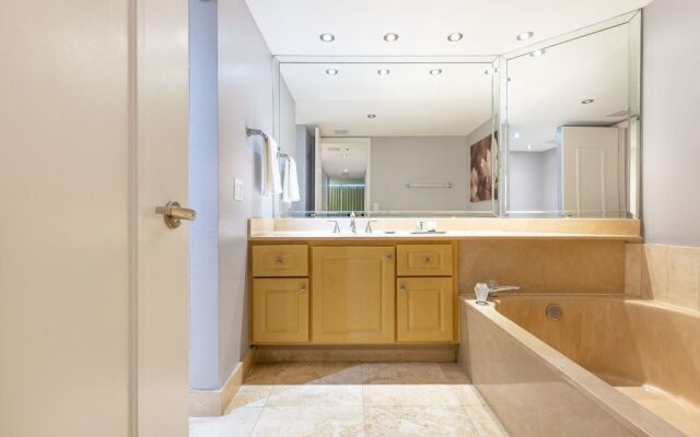 Sea-view Romantic Suite Minutes from the Beach