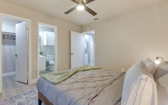 6 Mi to At&t Stadium: Grand Prairie Apt w/ Balcony