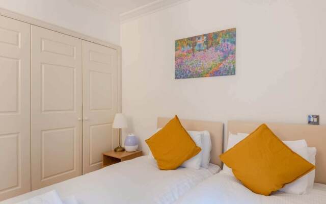 Central 2BR Home in Heart of Kensington, 4 Guests