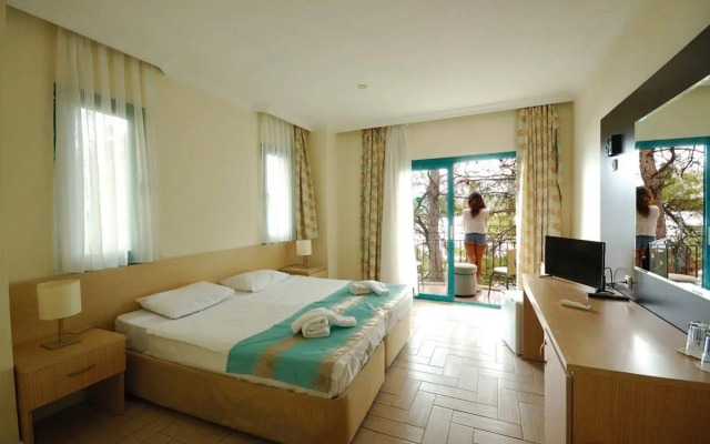 Club Nimara Beach Resort
